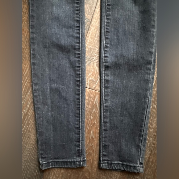Mid-Rise Dark Wash Skinny Jeans - Picture 5 of 5